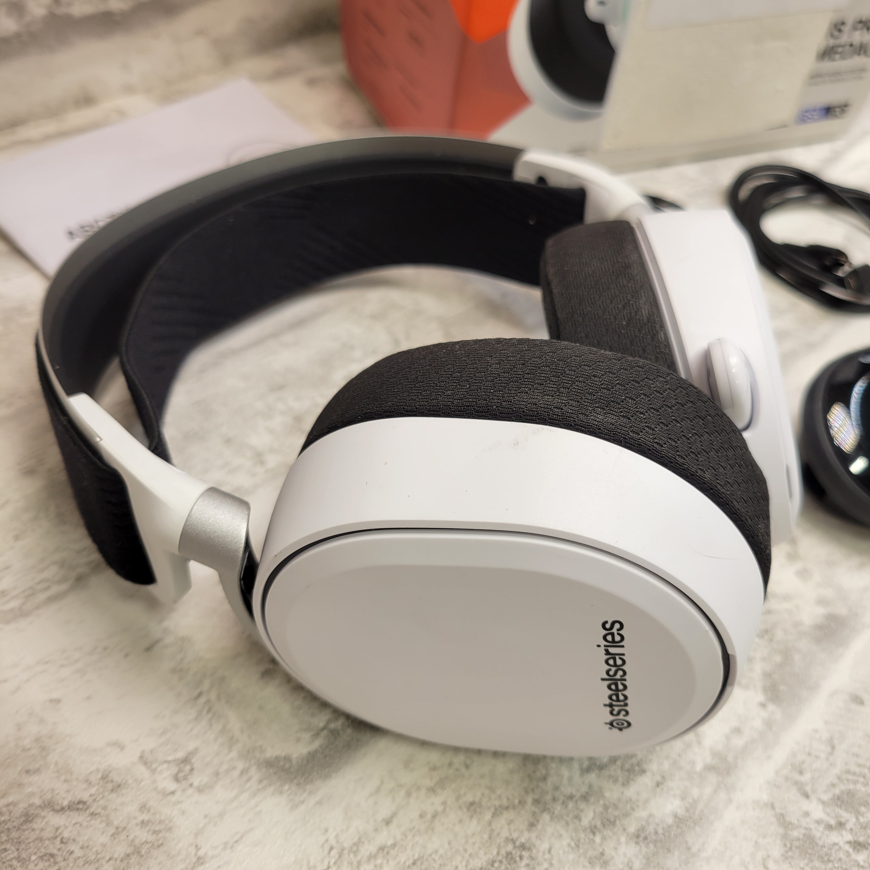 SteelSeries Arctis Pro + GameDAC Wired Gaming Headset - White (7539058344174)